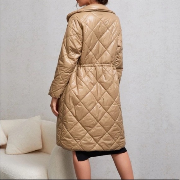 Lightweight Puffer coat 🧥 - Picture 7 of 7